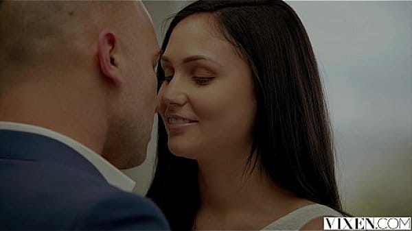 [VIXEN] Ariana gets her rent paid via different method