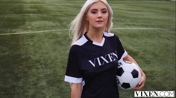 [VIXEN] Blonde hottie Eva Elfie teases celeb